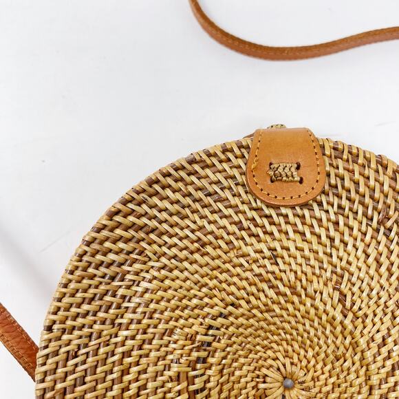Mavis Round Rattan Crossbody Bag Boho Brown Tan Faux Leather Strap Summer Snap - Picture 4 of 15